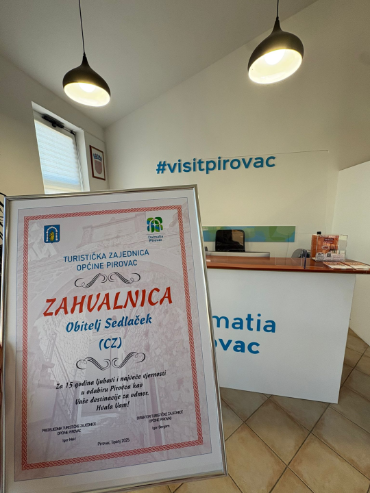 Obitelj Sedlaček iz Češke 15 godina ljetuje u Pirovcu: Turistička zajednica im zahvalila na vjernosti