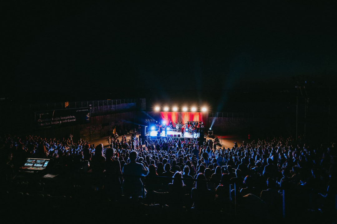 Večer za pamćenje: Matija Cvek & The Funkensteins rasplesali publiku na Tvrđavi sv. Mihovila