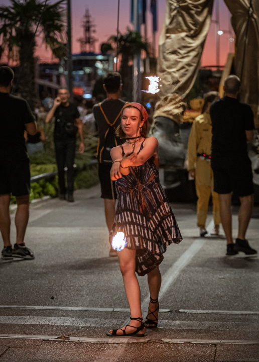 FOTO Nebo, zemlja i more spojili se na zatvaranju MDF-a, predstava neke oduševila, drugi tvrde da je primjerenija za Burning Man