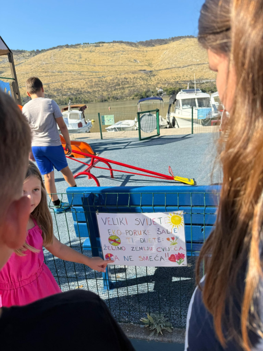 Zastanite i uživajte u dječjim radovima u Donjim Banovcima