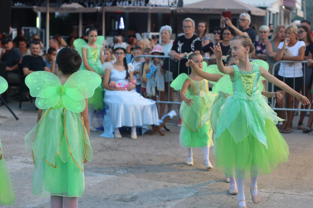 Mlade tribunjske balerine pretvorile Pirovac u vilinsku pozornicu