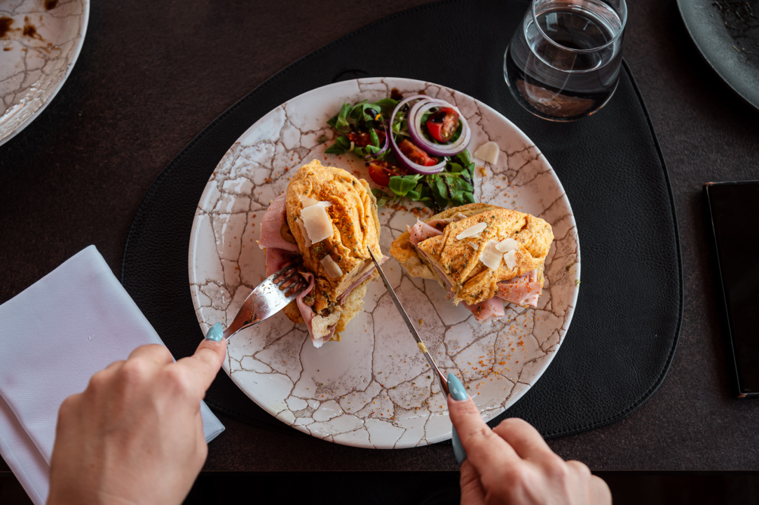 Savršeno jutro u srcu Šibenika: Brunch na terasi s najljepšim pogledom na Kanal sv. Ante