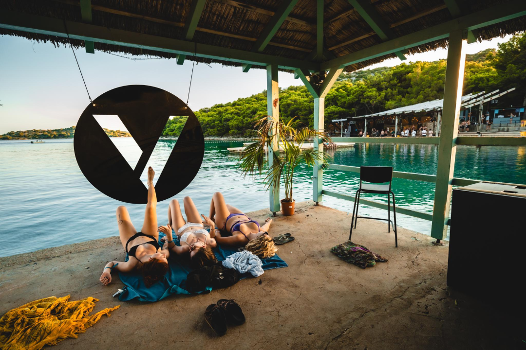 Tisno postaje epicentar elektroničke glazbe: Počinje Terminal V Croatia