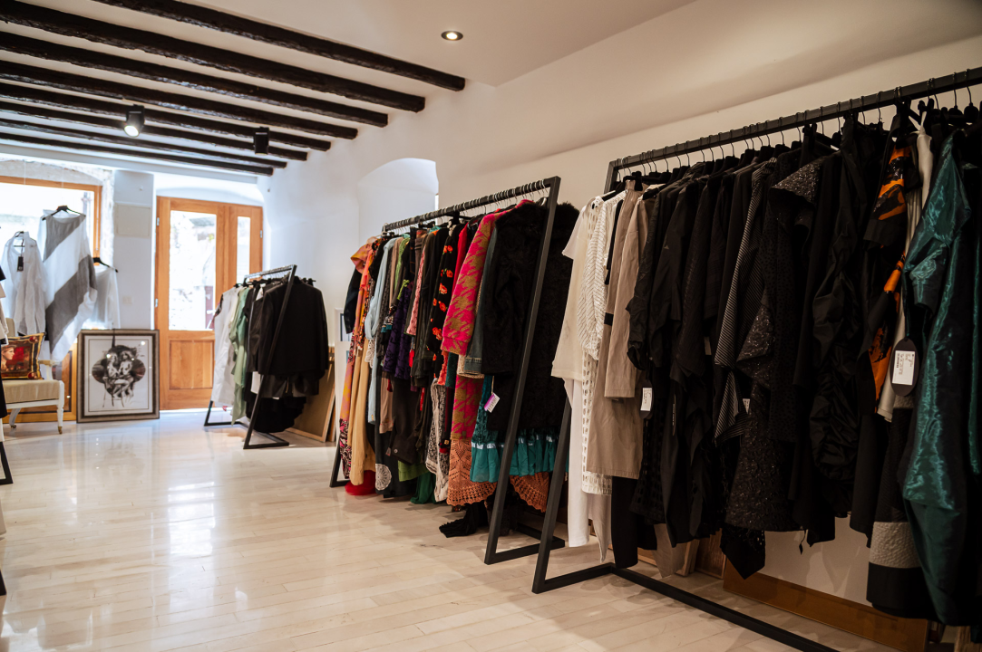 Uronite u svijet mode i umjetnosti u Galeriji Juraj Dalmatinac