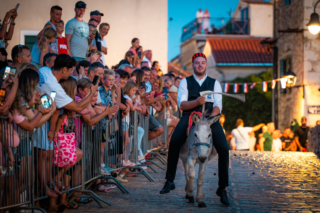 Održane 58. magareće trke u Tribunju