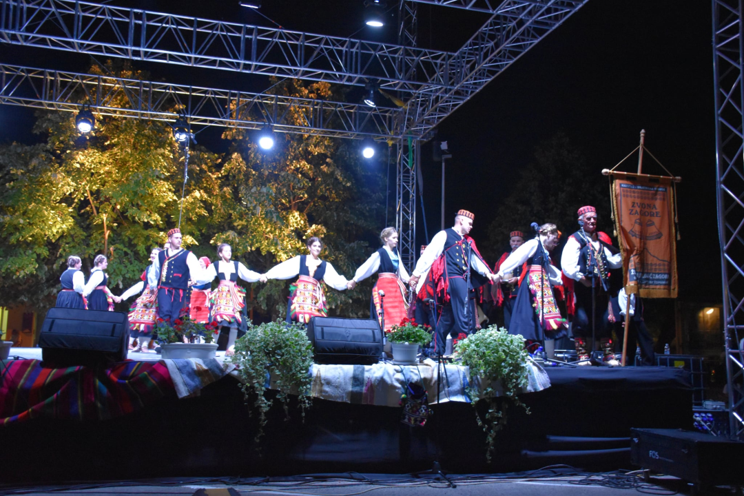 Članovi KUD-a 'Zvona Zagore' iz Mirlovića u Posušju predstavili raskoš svojih plesova, nošnji, napjeva i običaja