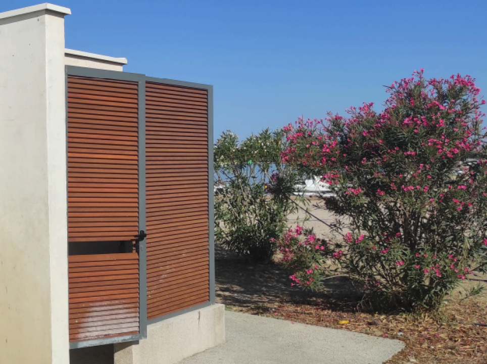 FOTO Fekalije po zidu, zaštopani zahodi, tamponi u okvirima, razbacano smeće – s tim se na Rezalištu svakodnevno bore djelatnici Zelenog grada