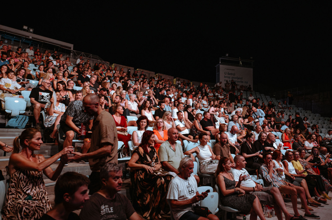 Kyoto Jazz Massive u proširenom sastavu oduševio publiku na tvrđavi sv. Mihovila  