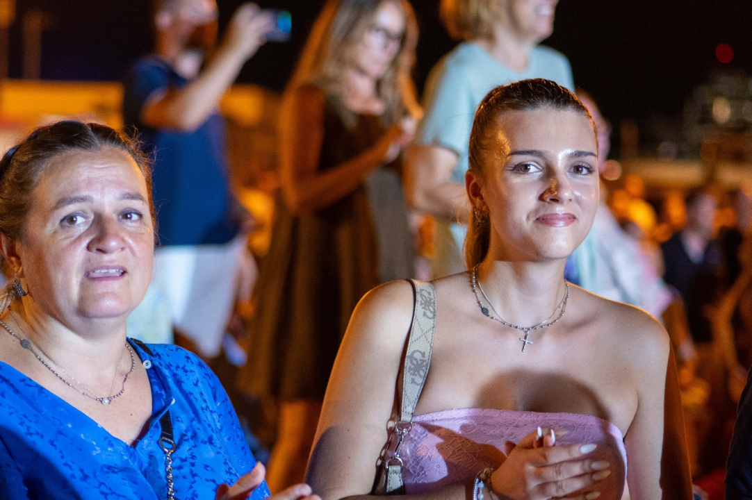 Skitnica i ostali hitovi odjekivali vodičkom rivom: Nezaboravna večer s Jasnom Zlokić