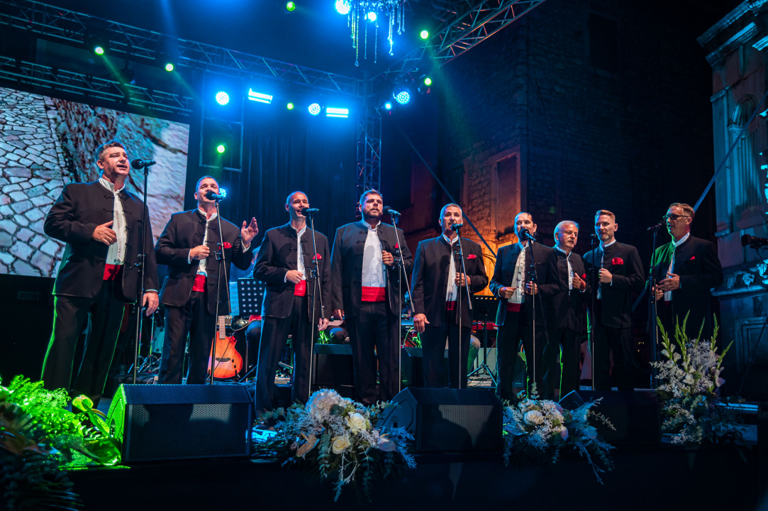 FOTO Đani Stipaničev i klapa Preženca trijumfirali na 28. Dalmatinskoj šansoni