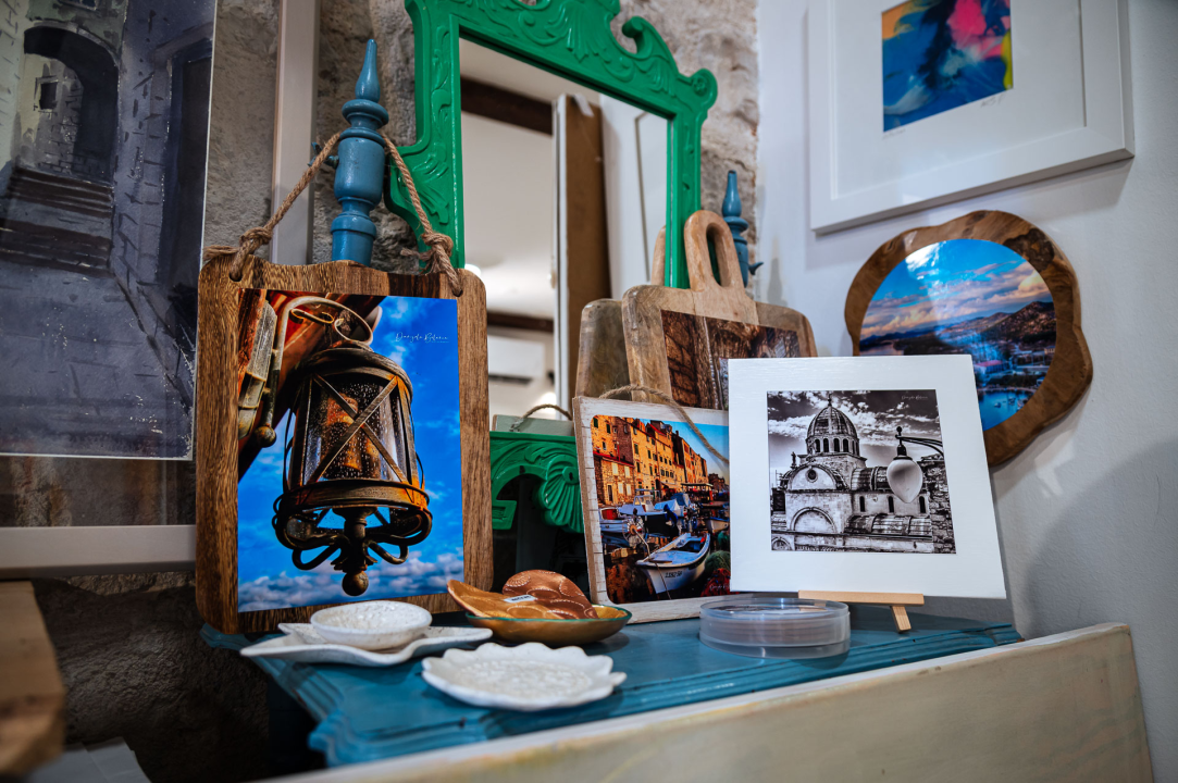 FOTO Rujan u Galeriji Juraj Dalmatinac donosi popuste, unikatne dekorativne komade i nove modne kolekcije!