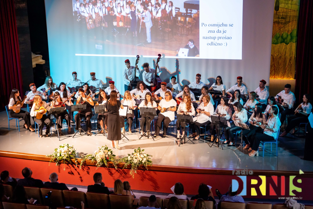 Drniški Tamburaški orkestar obilježio veliki jubilej i prvu memorijalnu večer posvećenu Milki Tomić