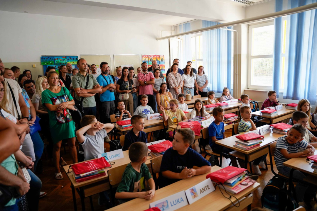 Gradonačelnik Burić dočekao prvašiće u OŠ Vidici