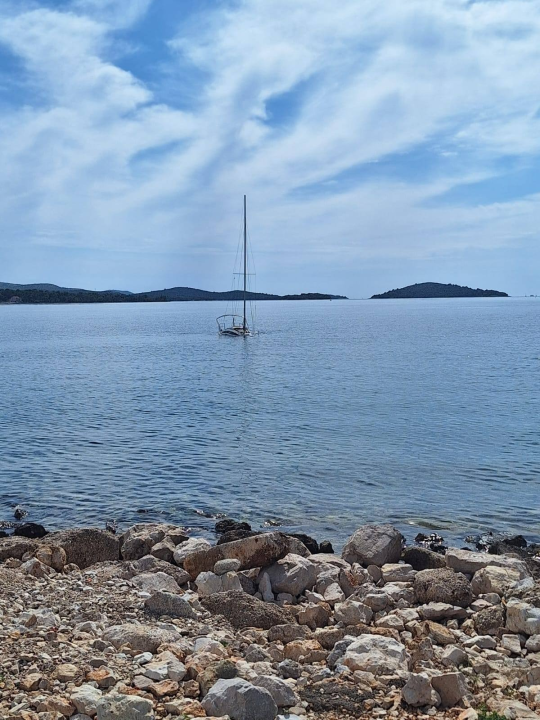 Vatrogasci DVD-a Brodarica -Krapanj ispumpavali potopljenu brodicu