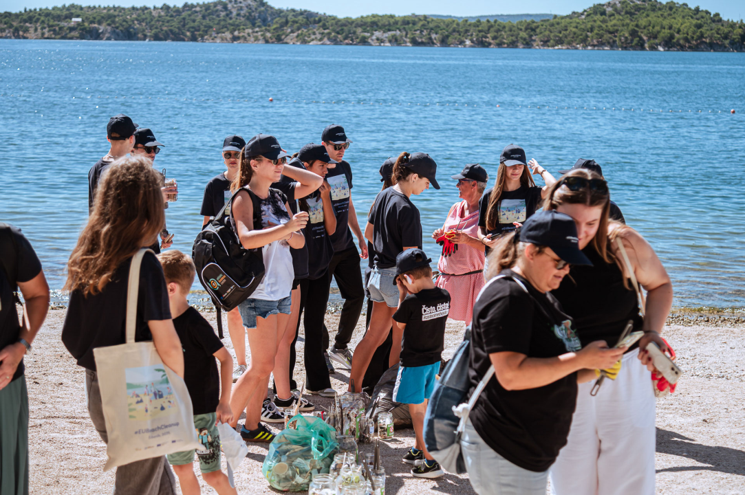 FOTO Šibenik danas pokazao svoje zeleno srce: Održana akcija EU Beach Cleanup 2025.