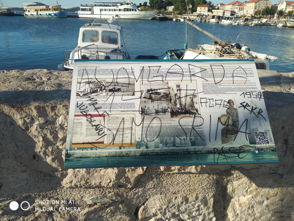 Sramotan čin vandalizma na spomeniku vodičkoj tradiciji