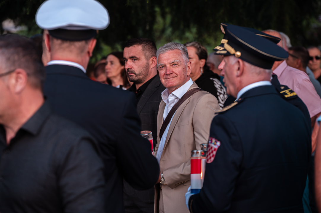 Polaganjem vijenaca, komemoracijom, mimohodom i bakljadom obilježen 34. spomendan Rujanskog rata