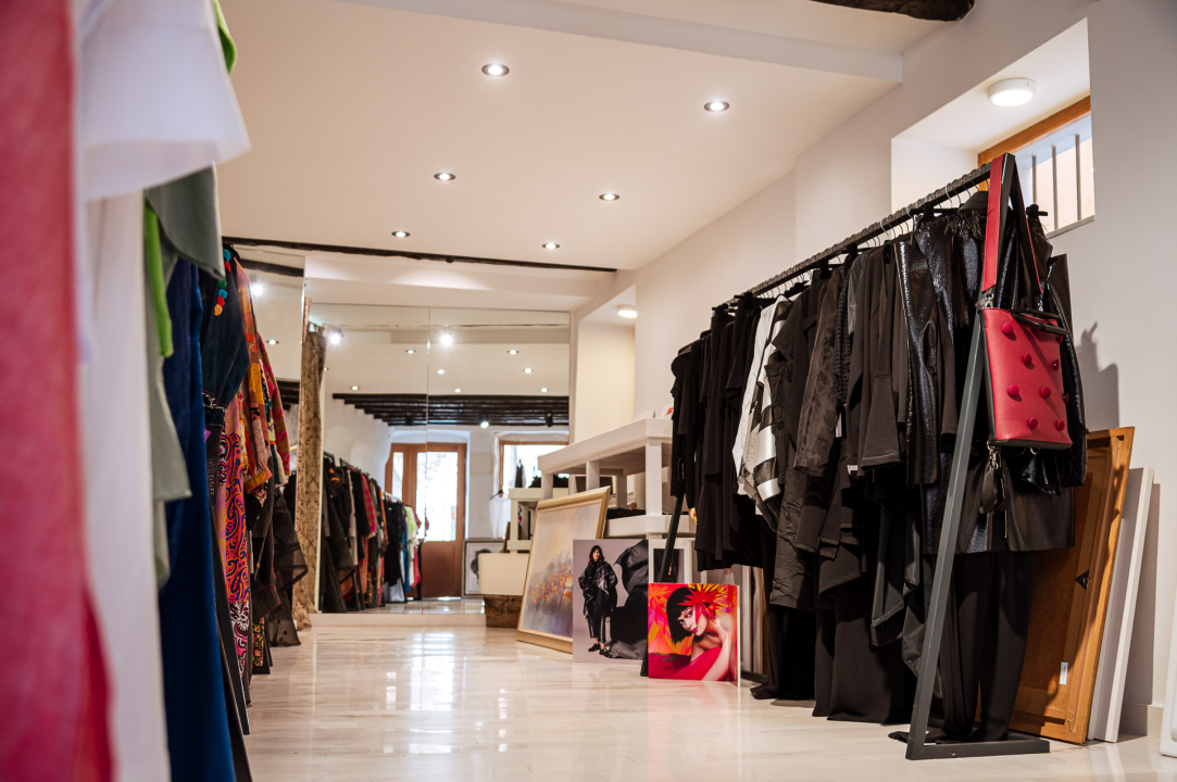 FOTO Iskoristite listopadske popuste na umjetnička djela i unikatnu odjeću u Galeriji Juraj Dalmatinac