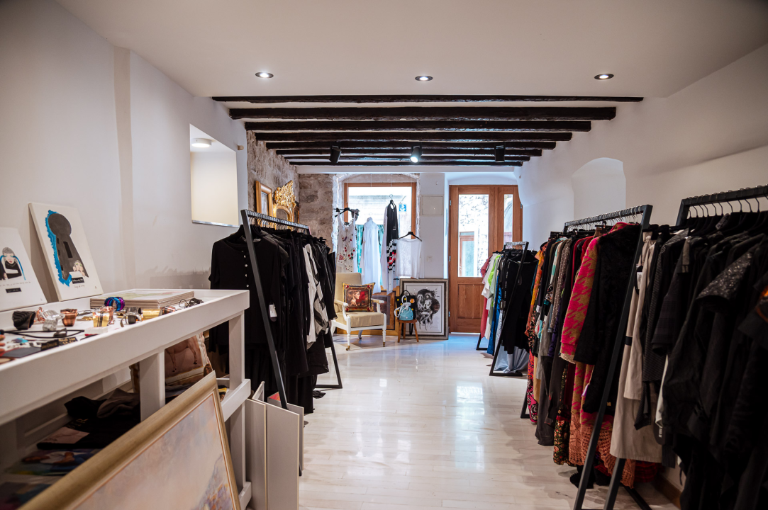 FOTO Iskoristite listopadske popuste na umjetnička djela i unikatnu odjeću u Galeriji Juraj Dalmatinac