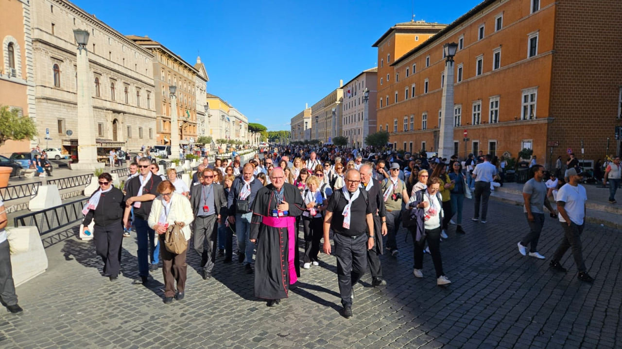 Simbol Šibenika u rukama Pape: Biskup Rogić darovao šibensku kapu Lavu XIV.
