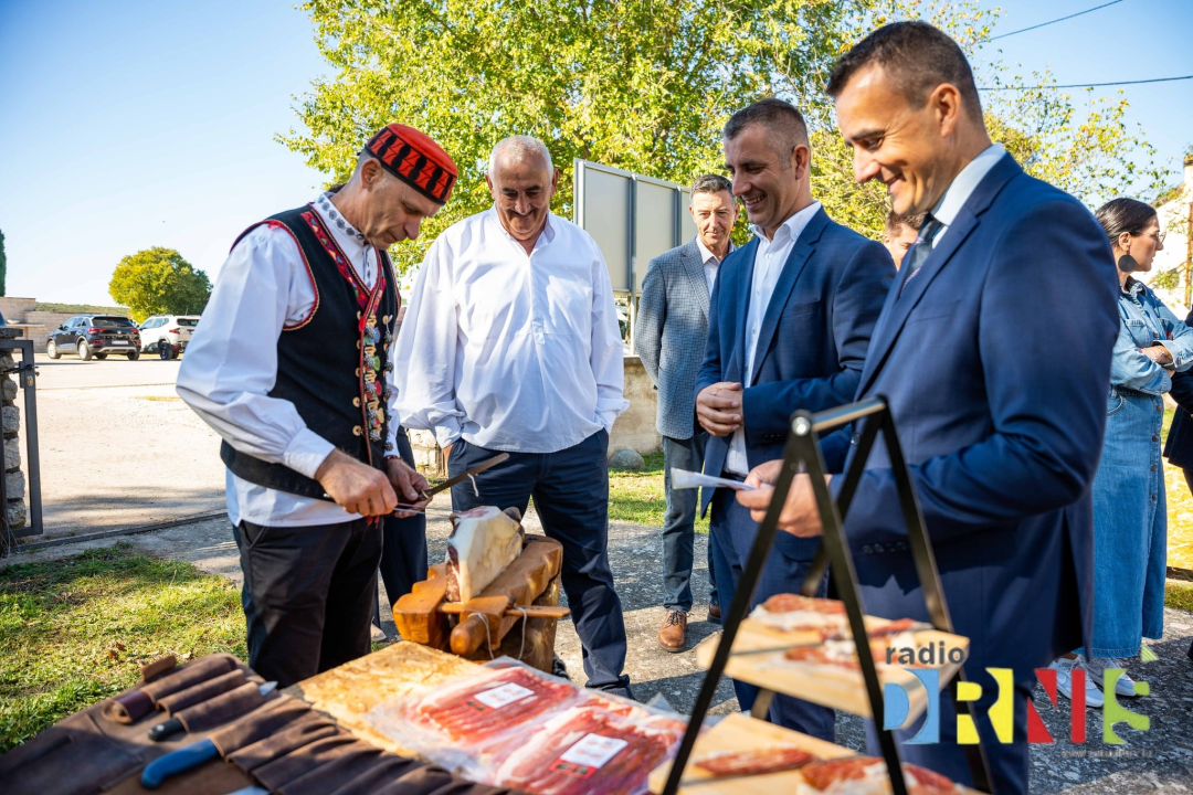 Čuvarice tradicije i stup zajednice: U Pakovom Selu obilježen Svjetski dan seoskih žena