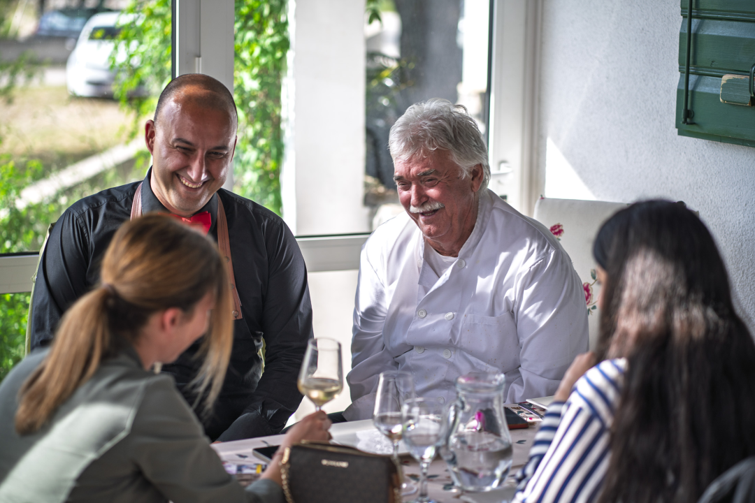 FOTO Petkom se u Konobi Oli uživa u dalmatinskoj spizi, pjesmi i odličnoj atmosferi!
