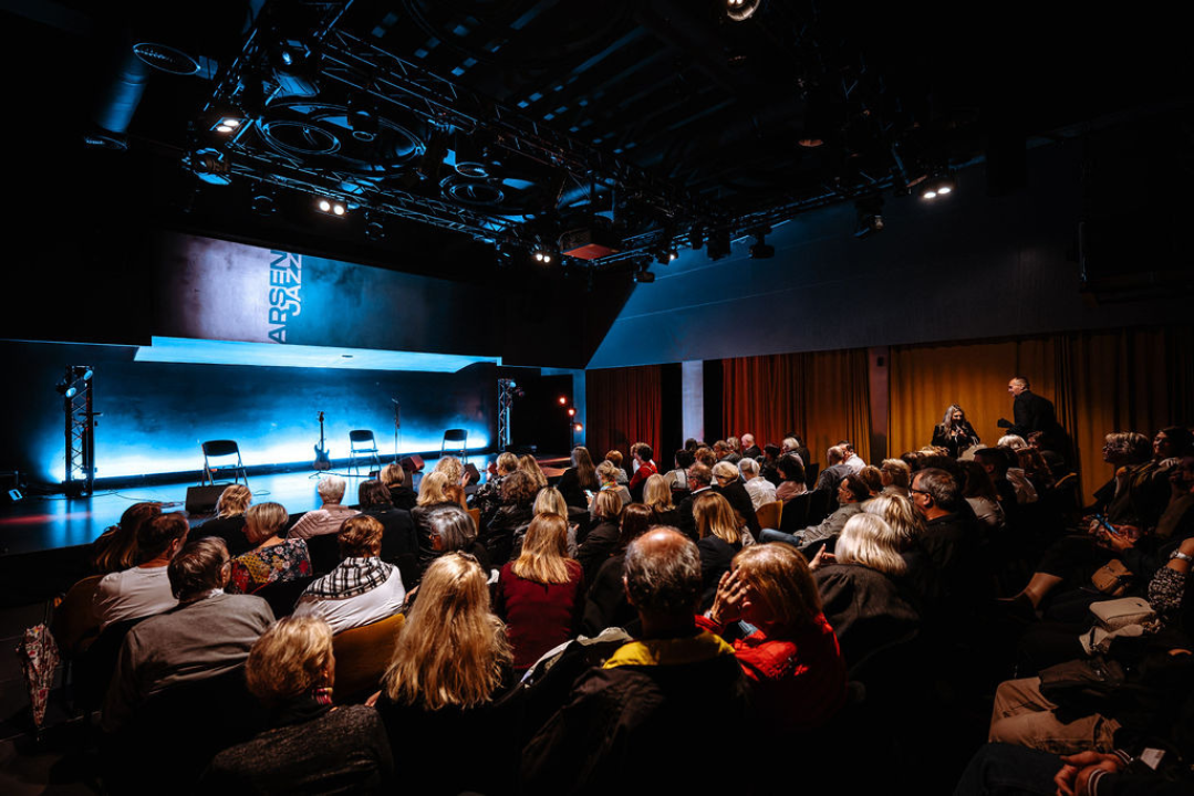 Amira Medunjanin otvorila novu sezonu u Kući umjetnosti Arsen, publika ju nagradila dugotrajnim pljeskom