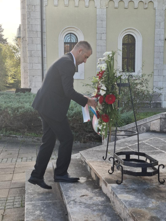 Izaslanstvo Grada Drniša odalo počast žrtvama Domovinskog rata