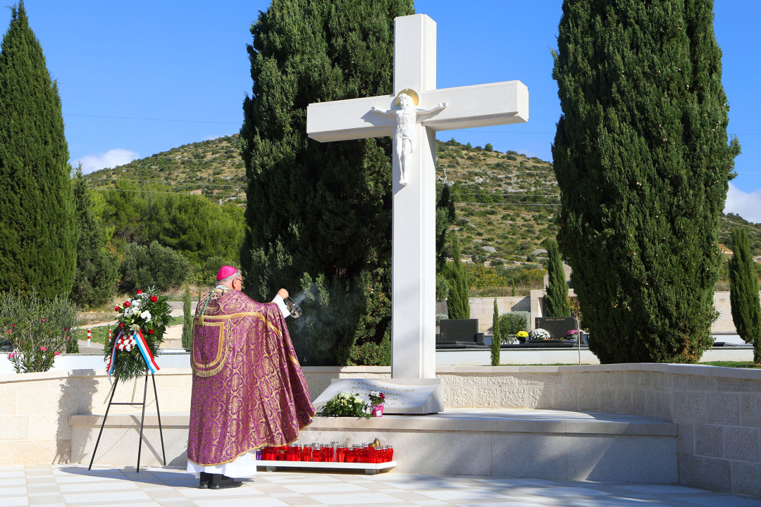 Biskup Tomislav Rogić predvodio misu na Kvanju