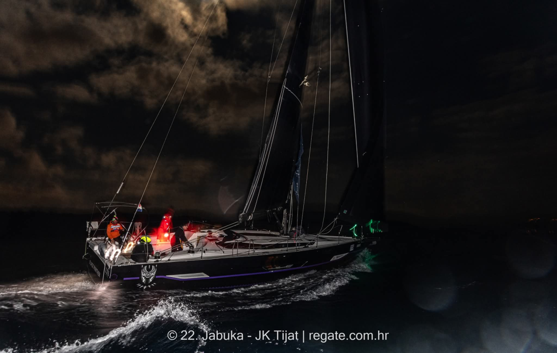 Jedriličarski spektakl u Vodicama: Zlatni olimpijac Fantela i Scorpio pokorili 22. Jabuku