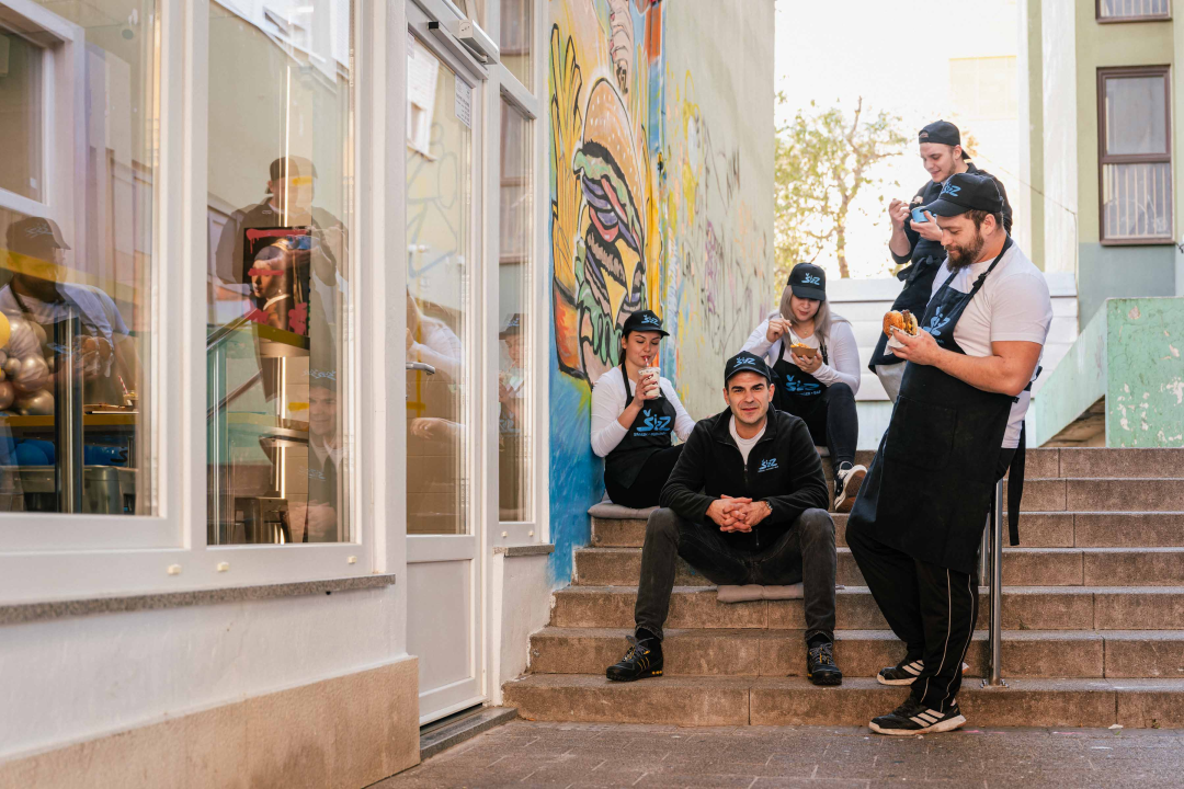 FOTO ŠIZZ je novi gastro 'hotspot' koji će osvojiti sve ljubitelje vrhunskih smash burgera!