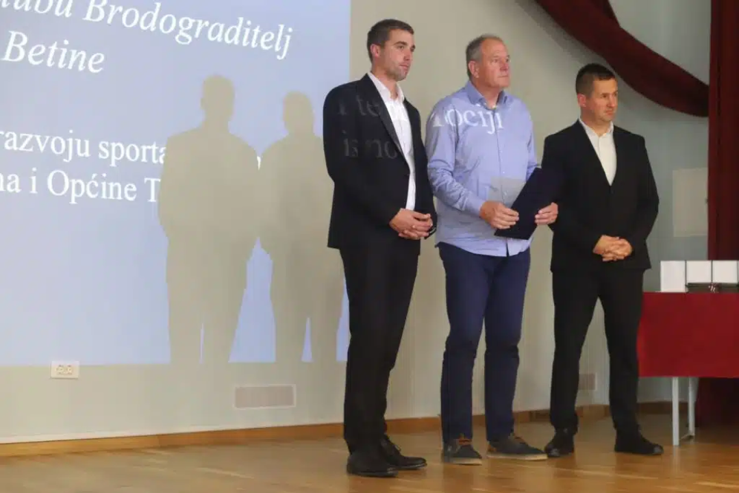 Dodjelom nagrada zaslužnim mještanima obilježen Dan Općine Tisno