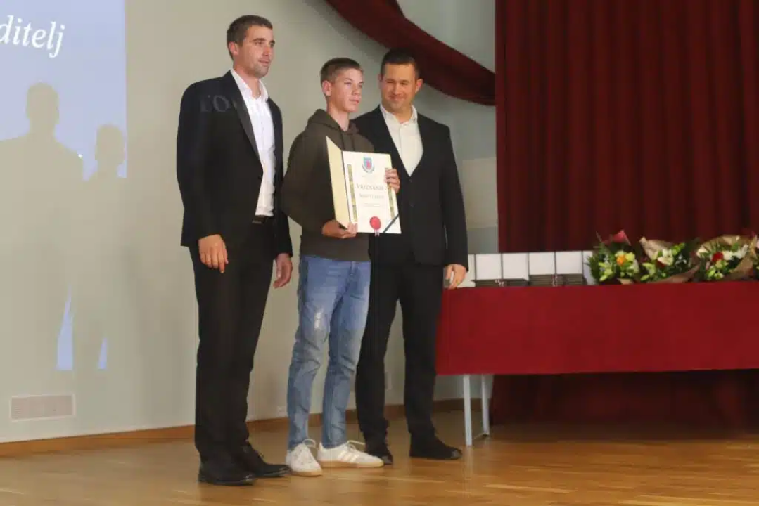 Dodjelom nagrada zaslužnim mještanima obilježen Dan Općine Tisno