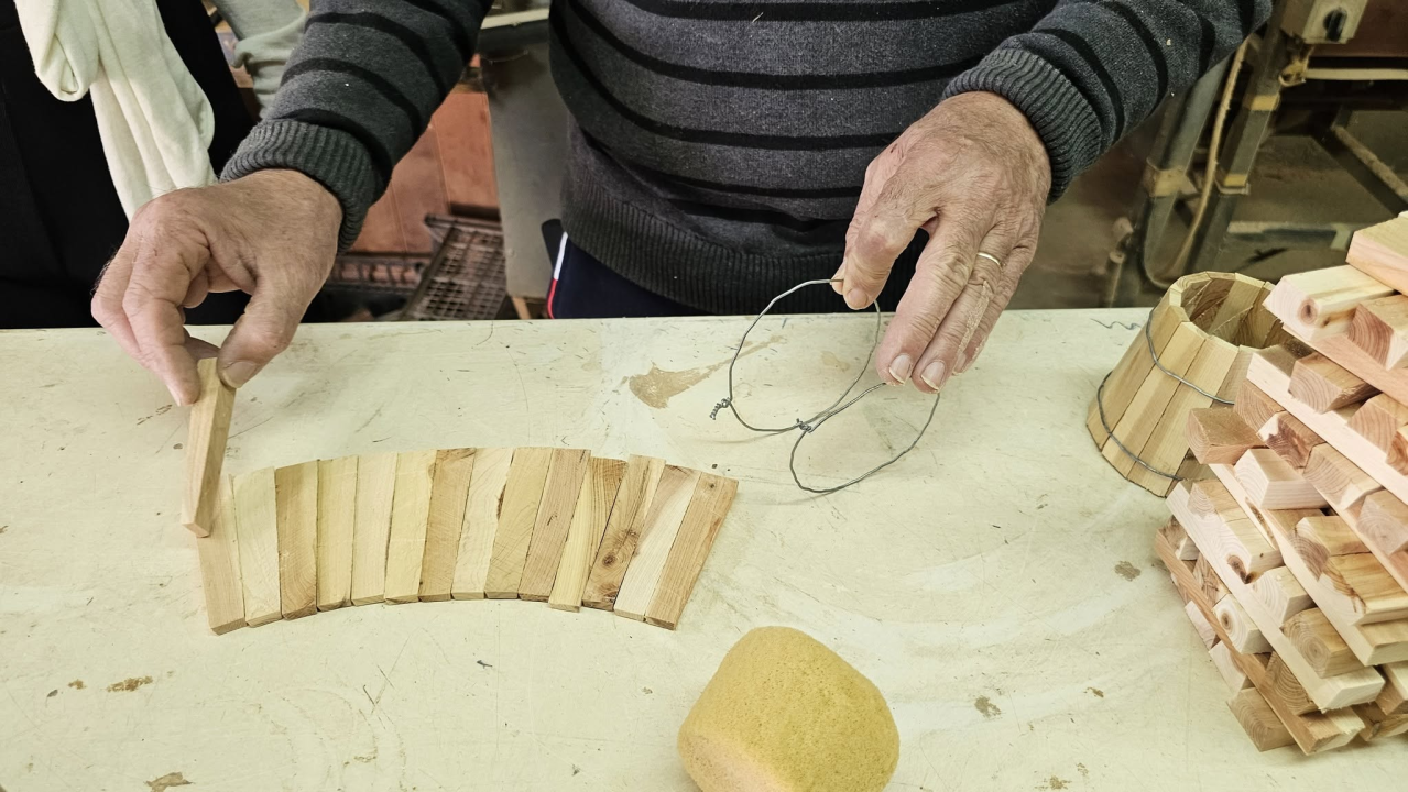 Ivan Tomić izrađuje susak.