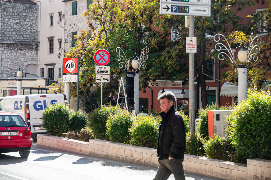 Počelo blagdansko ukrašavanje: Evo koliko je eura Grad Šibenik uložio u ovogodišnje dekoracije