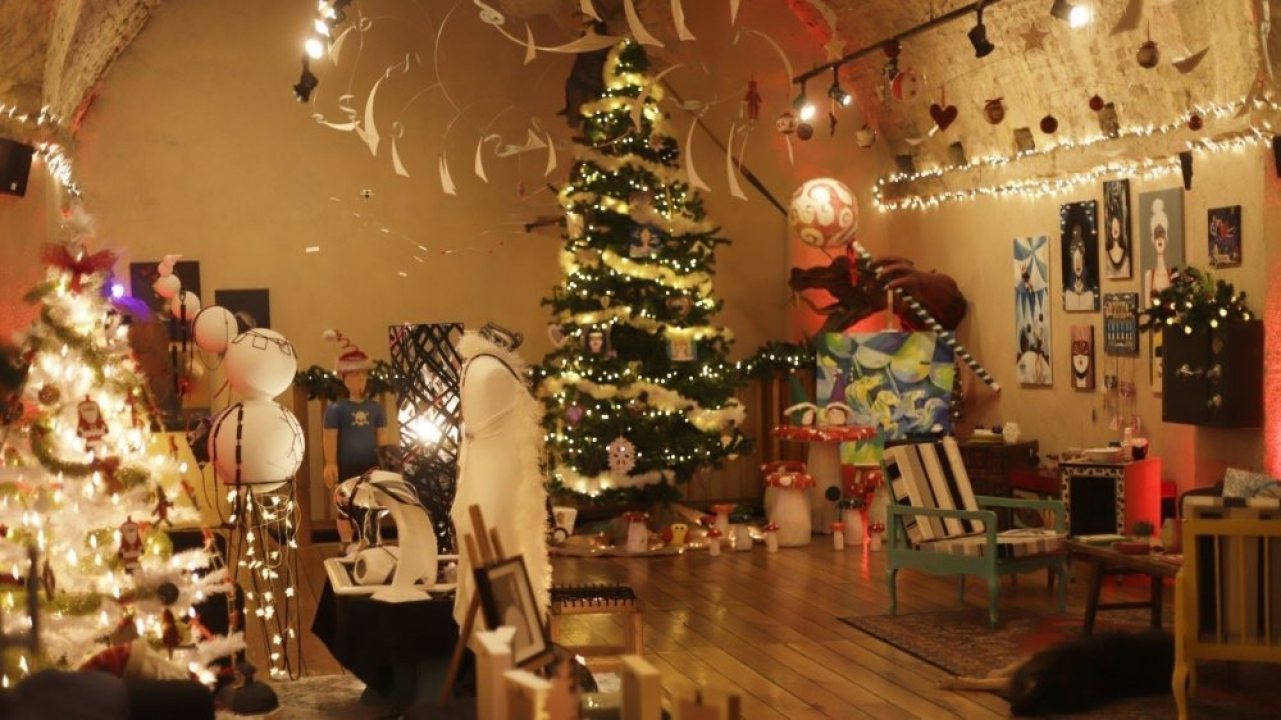 Božićni tinel vraća se u galeriju Azimuta: Rapisan javni poziv za sudjelovanje u izložbi