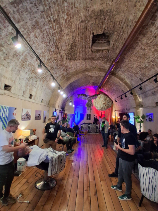 FOTO Održana završnica 'bradate aukcije': Sedmorica veličanstvenih prepustili se britvici i prikupili gotovo 2.000 eura