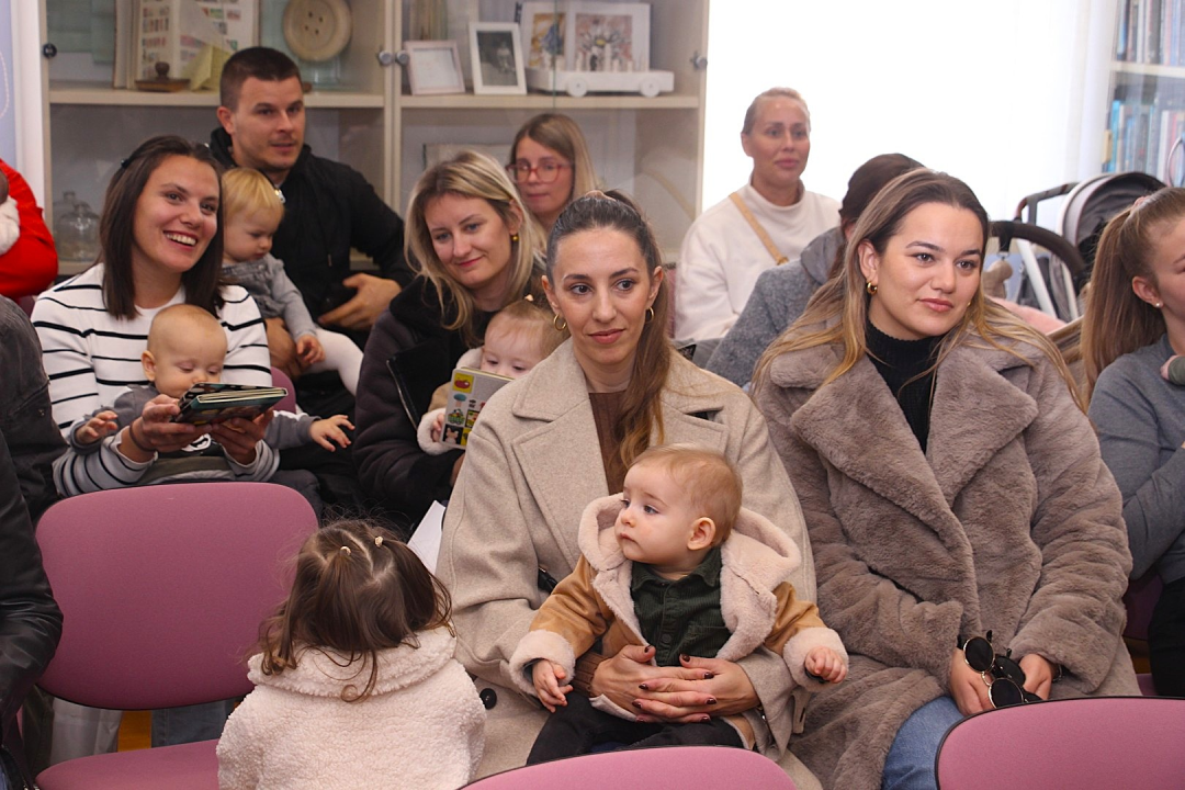 FOTO Zadnjih mjeseci u Vodicama rođeno 30 djece, njih i njihove roditelje primio je gradonačelnik