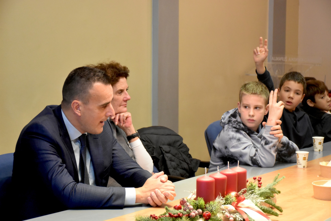 Četvrtaši OŠ Jurja Šižgorića posjetili župana na radnom mjestu