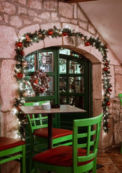 FOTO Doživite tribunjsku blagdansku čaroliju: Stray Cat donosi božićni ugođaj uz tople napitke i domaće delicije! 