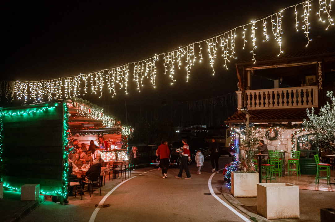 FOTO Doživite tribunjsku blagdansku čaroliju: Stray Cat donosi božićni ugođaj uz tople napitke i domaće delicije! 