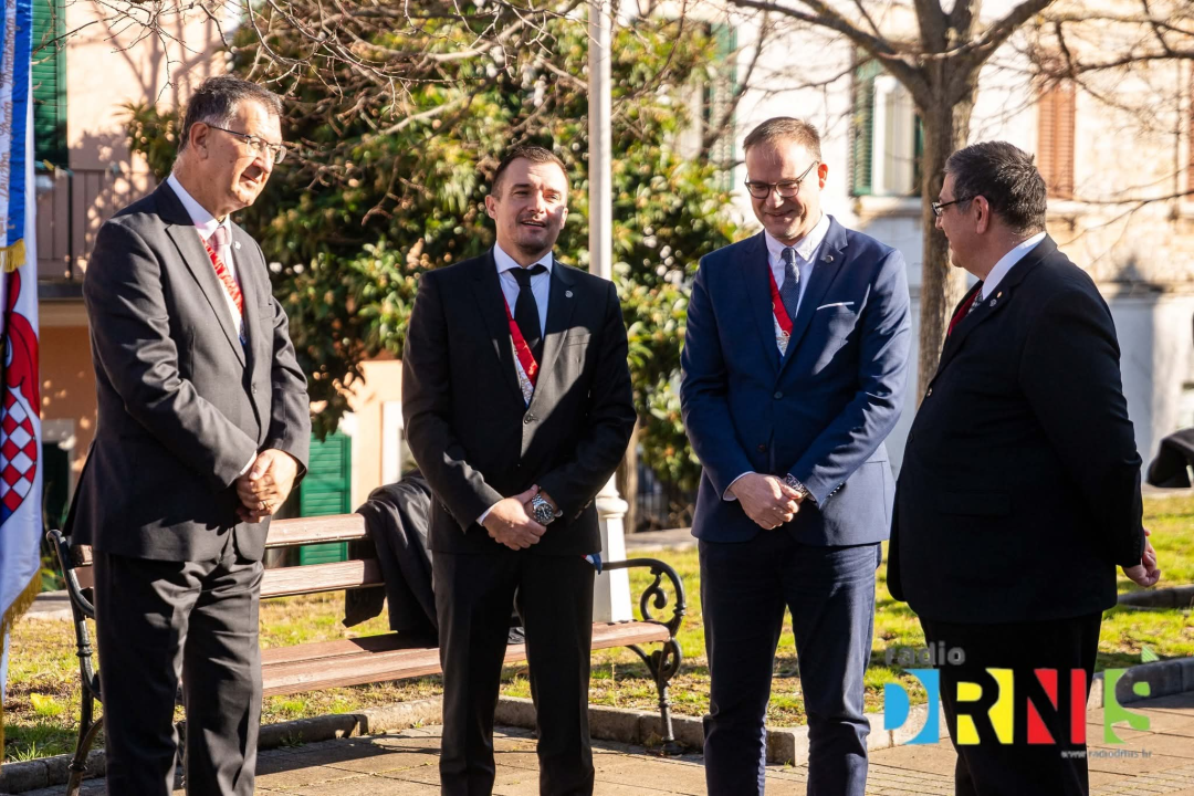 Drniš obilježio 1100 godina Hrvatskoga Kraljevstva postavljanjem spomen ploče