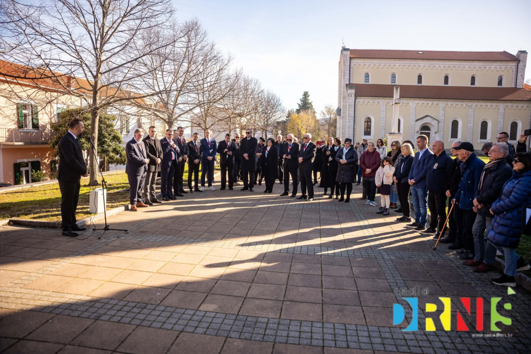 Drniš obilježio 1100 godina Hrvatskoga Kraljevstva postavljanjem spomen ploče
