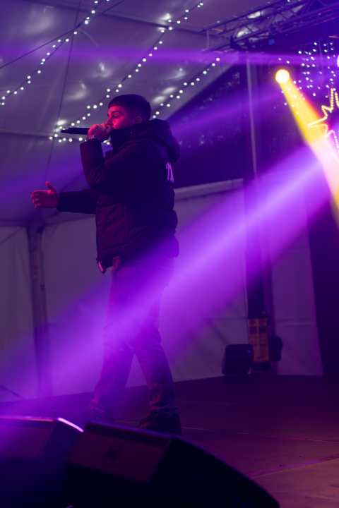 Otvoren Kraljevski advent u Kninu: Peki oduševio publiku, najmlađi uživali na klizalištu