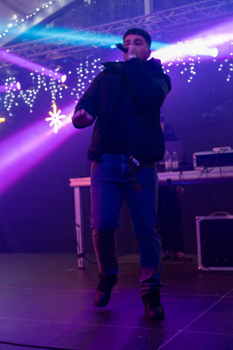 Otvoren Kraljevski advent u Kninu: Peki oduševio publiku, najmlađi uživali na klizalištu