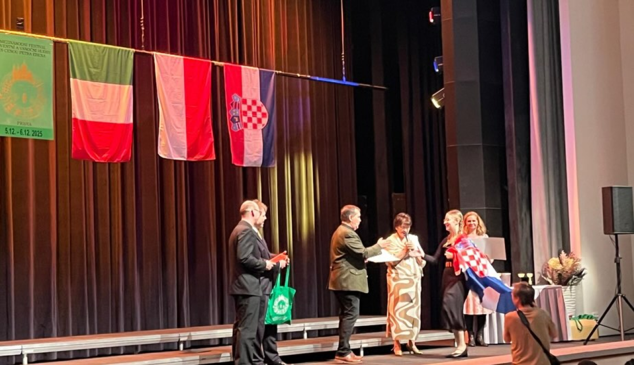 Najmlađa šibenska ženska klapa Dota srebrna na međunarodnom festivalu u Pragu