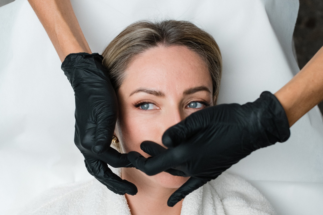 FOTO Želite glass skin efekt za ovu sezonu blagdana? Nevia nudi posebne HOLIDAY GLOW pakete za najljepši ten