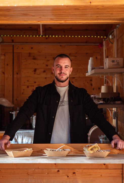 FOTO Novi šibenski street food: Broot Al’ No.1 donosi gotova jela, slasne sendviče i svjetski hit – spud bud krumpir! 