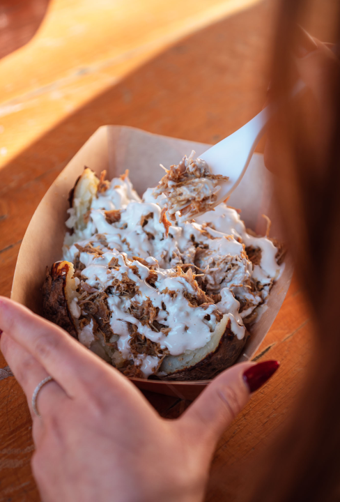 FOTO Novi šibenski street food: Broot Al’ No.1 donosi gotova jela, slasne sendviče i svjetski hit – spud bud krumpir! 