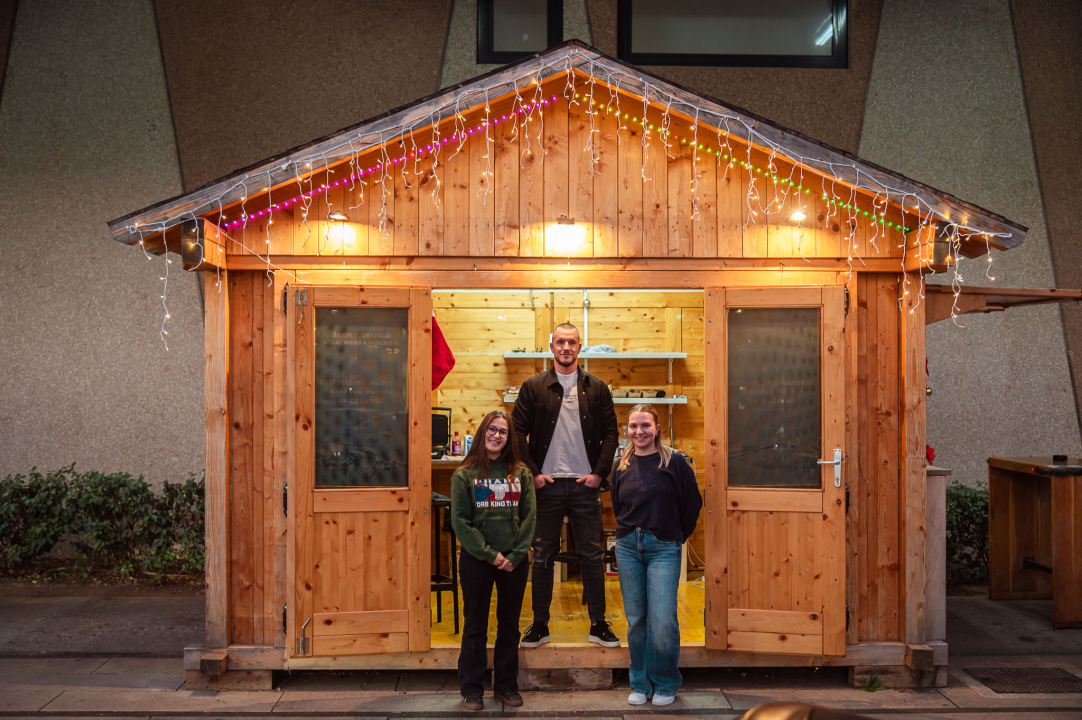 FOTO Novi šibenski street food: Broot Al’ No.1 donosi gotova jela, slasne sendviče i svjetski hit – spud bud krumpir! 